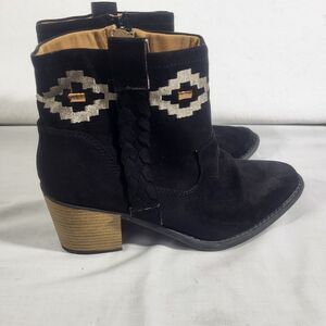 Qupid Womens Black Cowboy Style Black Ankle Booties Size 8.5